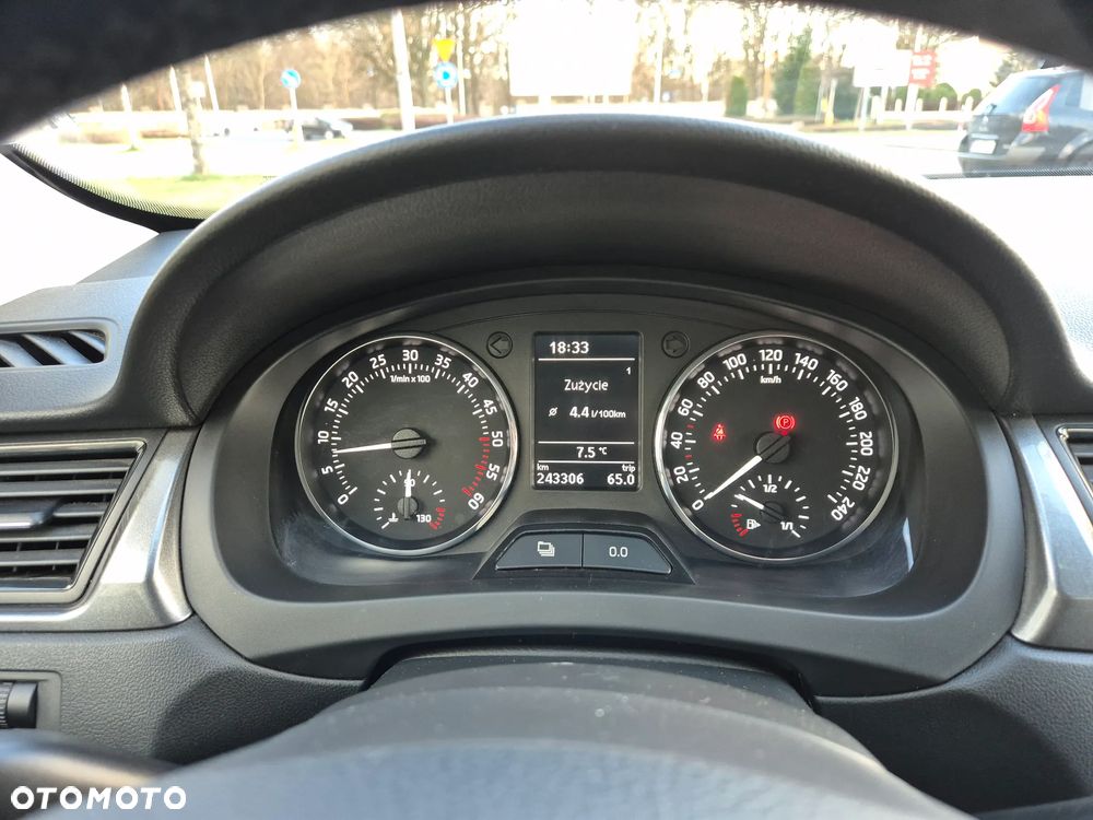 Skoda RAPID 1.6 TDI DPF Ambition Max - 14