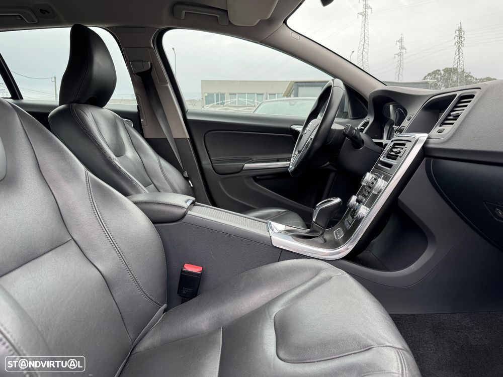 Volvo V60 2.4 D6 Summum AWD Phev - 7