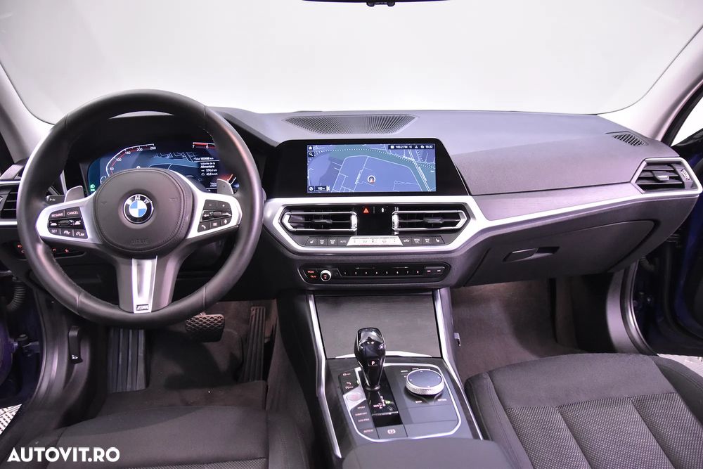 BMW Seria 3 320i Touring Aut. - 9