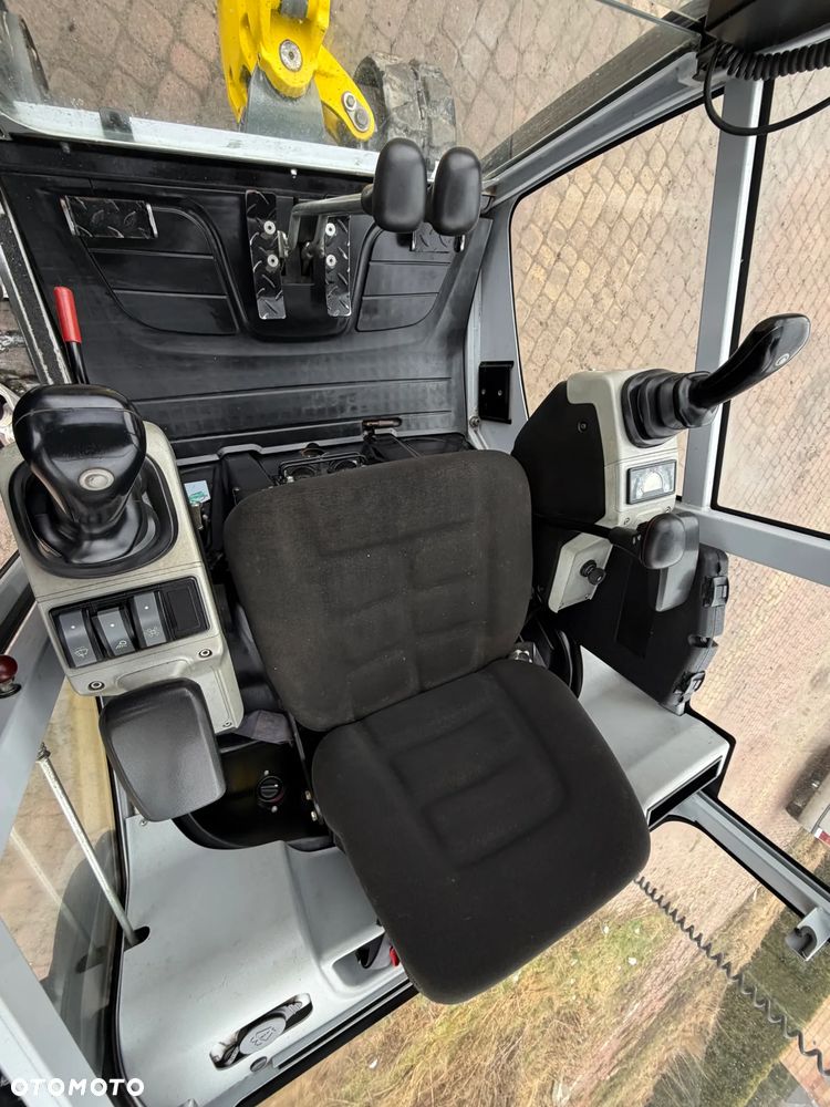 Wacker Neuson ET16 Minikoparka 2 tony. JAK NOWA 2018rok z Gospodarstwa Norweskiego 1190mtg. IGŁA! Rozsuwane hydraulicznie gąsienice. Dodatkowe sekcje Hydrauliczne. Silnik Yanmar 3 cyl. Aktualna DEKRA BMWT. Po serwisach! Ani deka luzów i wycieków. OKAZJA TANIO. Zadbana maszyna. 2 łyżki - 22