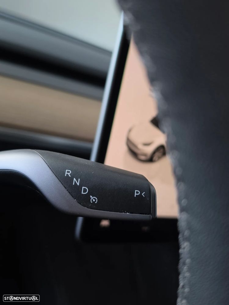 Tesla Model Y Long Range Dual Motor AWD - 23