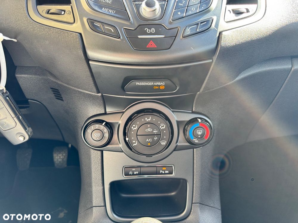 Ford Fiesta 1.0 EcoBoost S&S TREND - 25