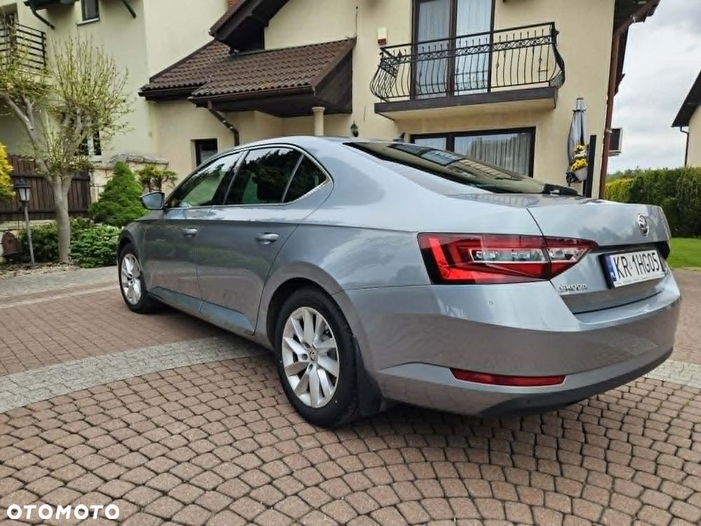 Skoda Superb 2.0 TDI Ambition DSG - 6