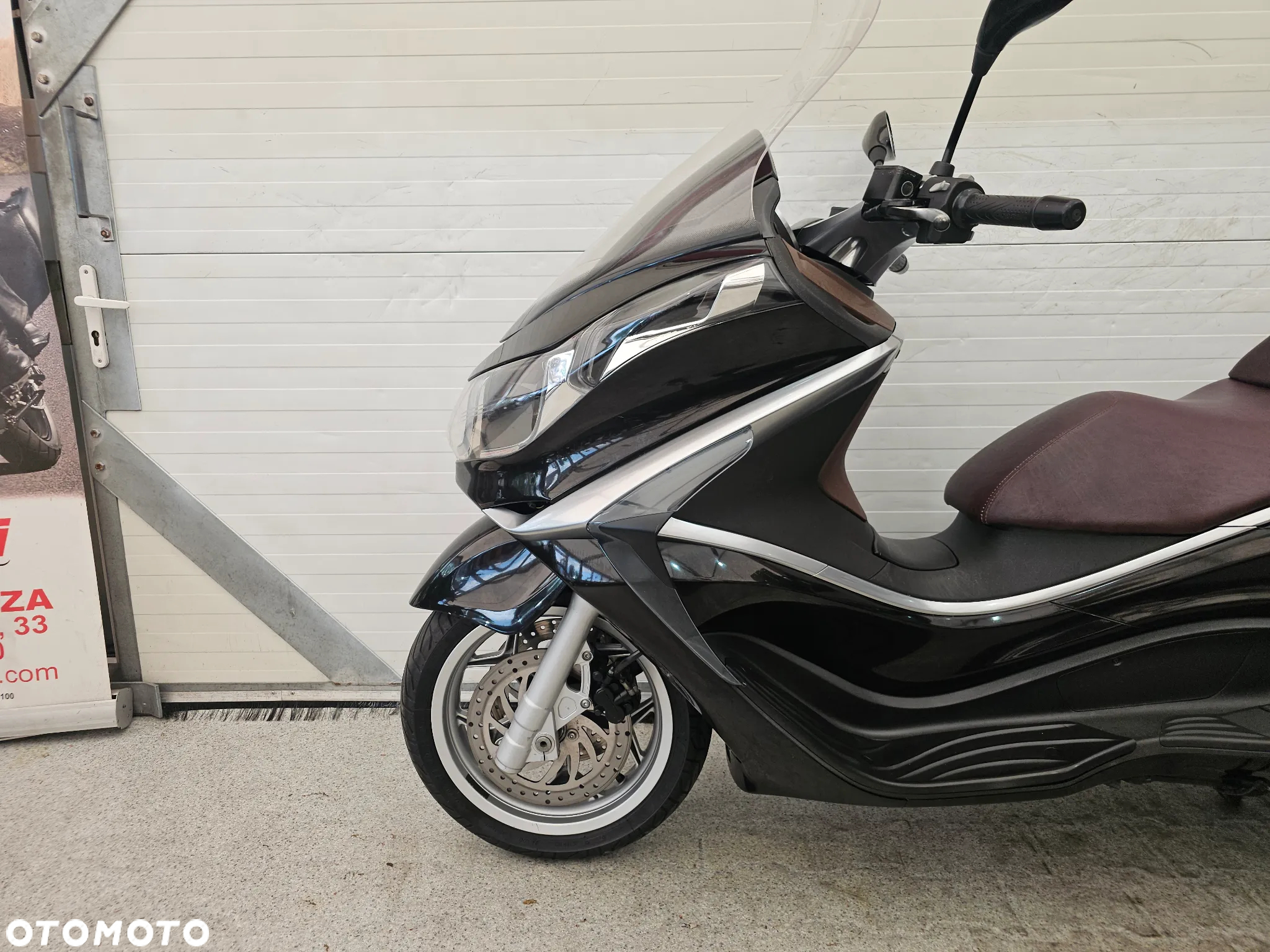 Piaggio X10 - 11