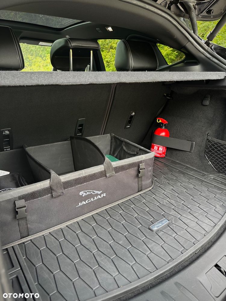 Jaguar E-Pace P300 AWD R-Dynamic S - 21