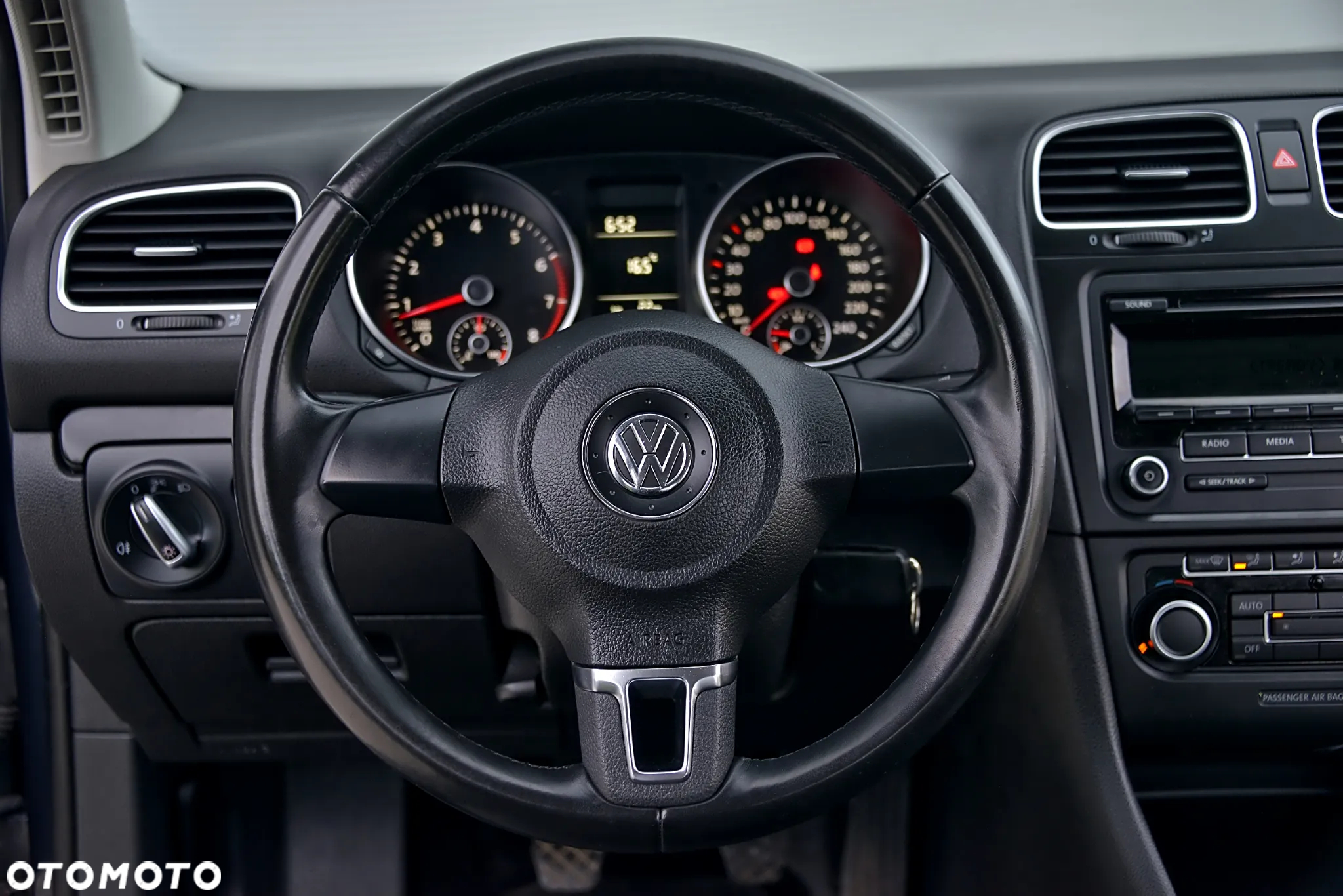 Volkswagen Golf - 34
