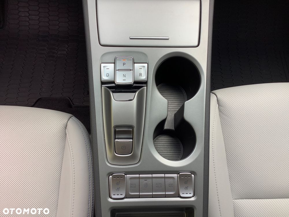 Hyundai Kona 64kWh Executive - 16