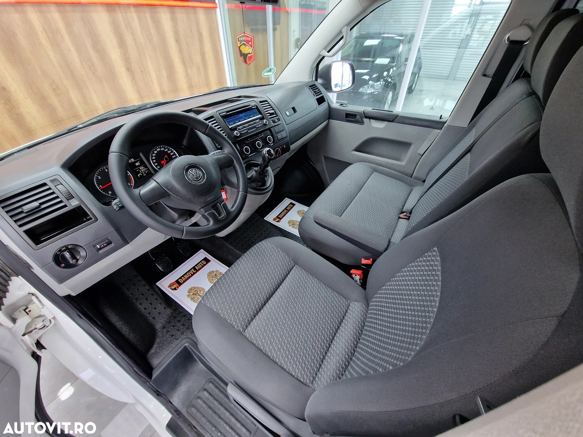 Volkswagen Transporter - 16