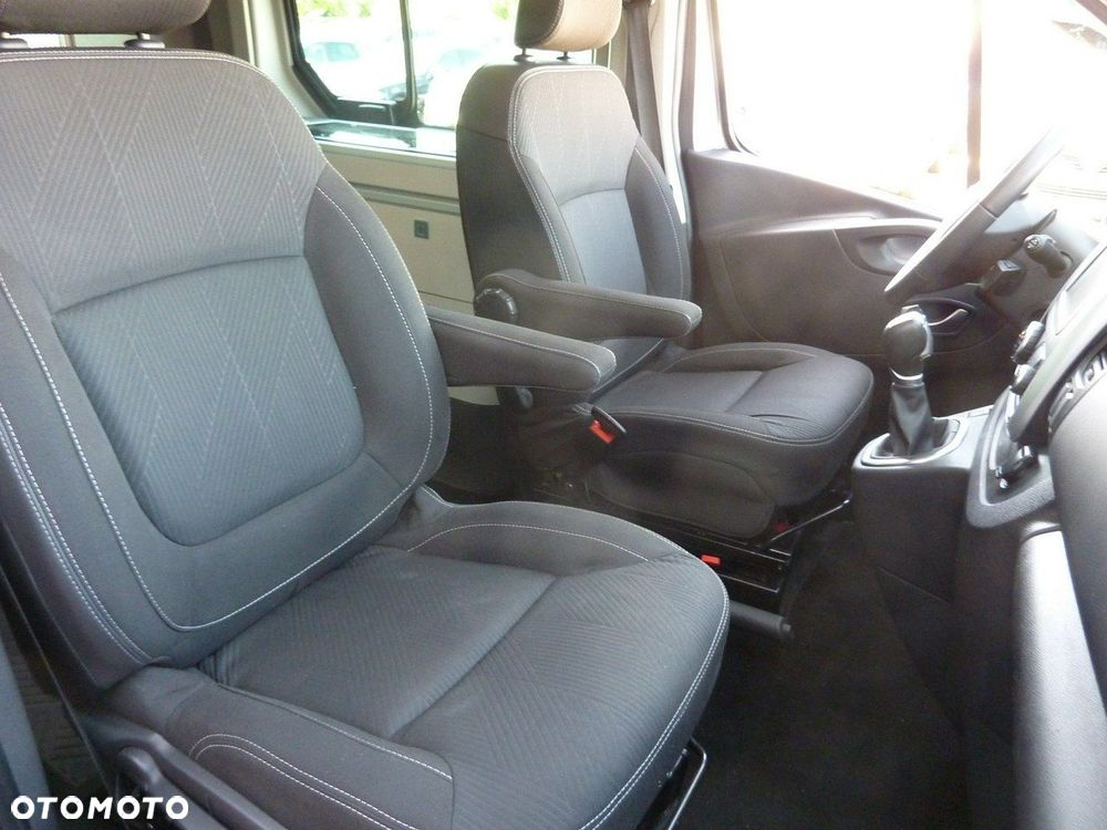 Nissan NV300 - 11