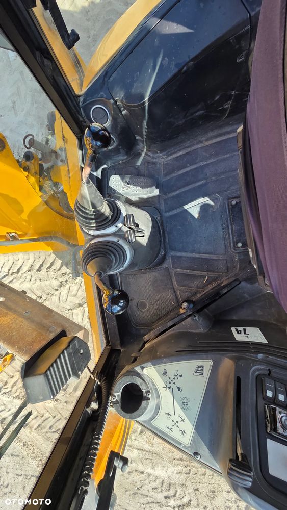 JCB - 8