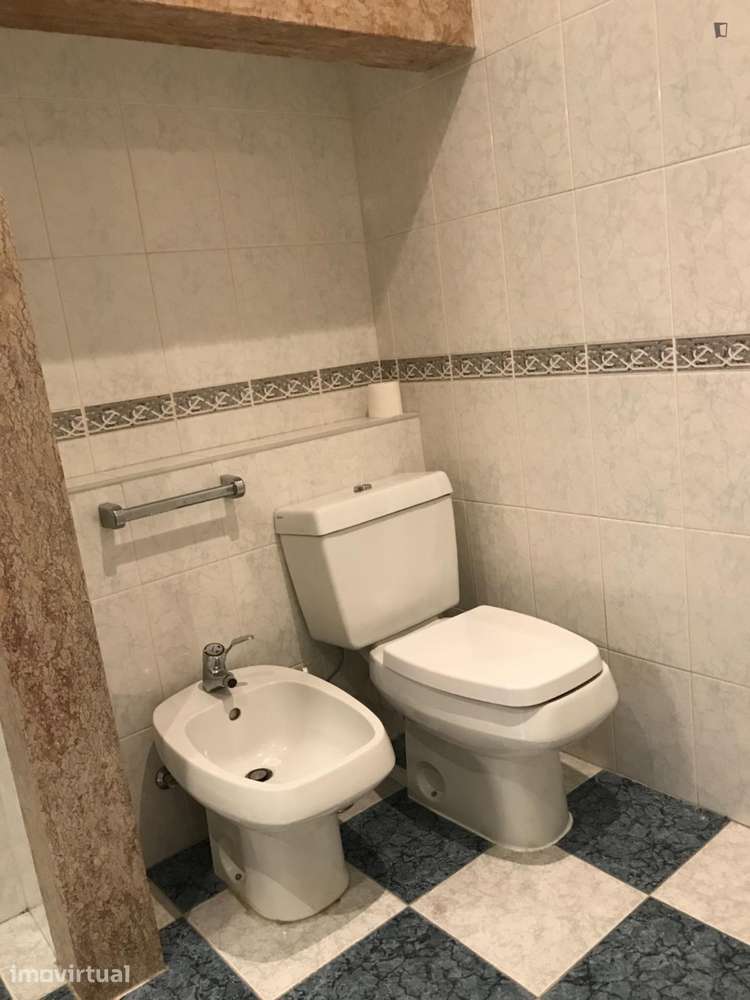 Quarto - localizado em Alameda Lisbon - Grande imagem: 3/35