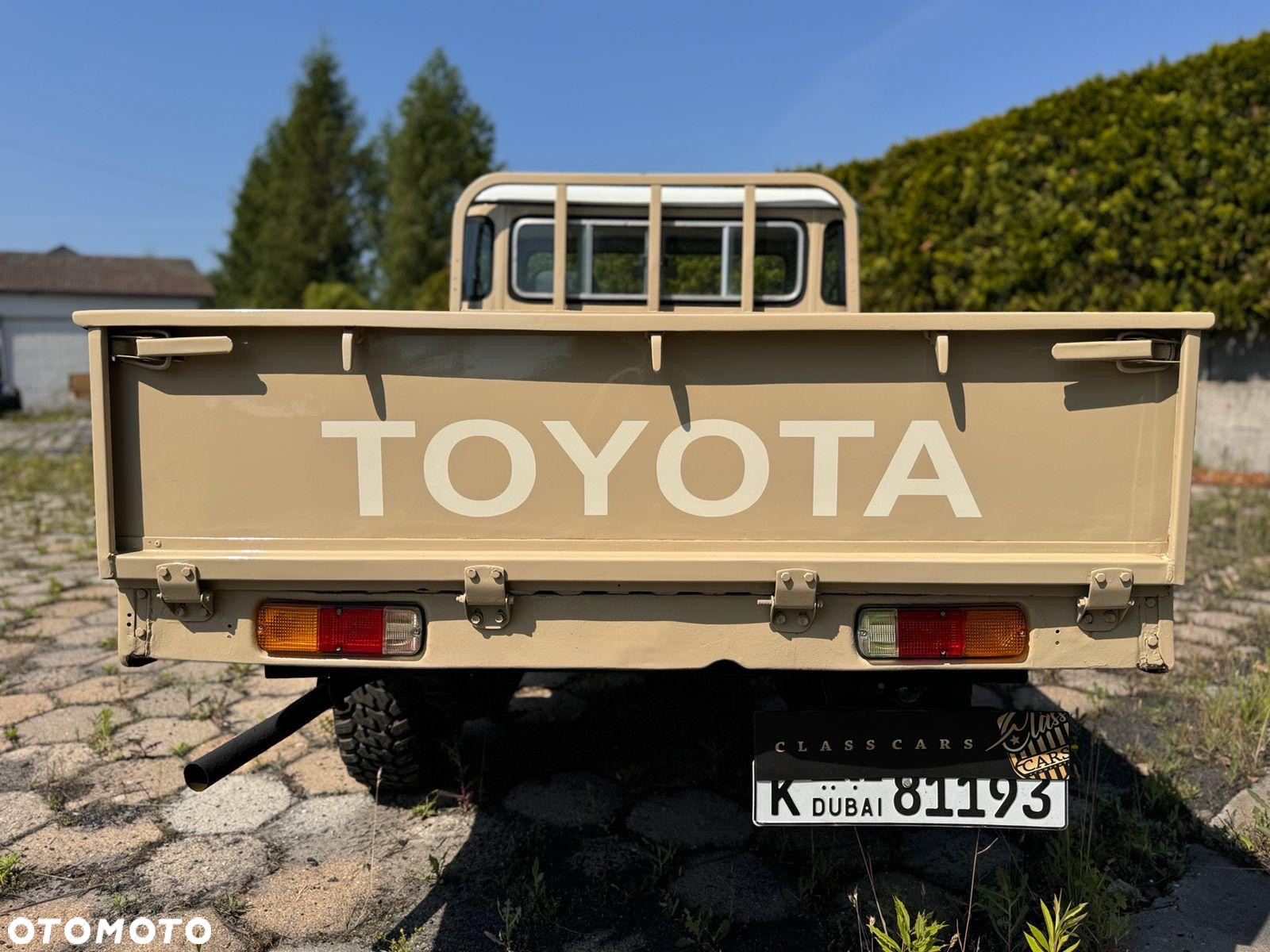 Toyota FJ - 8