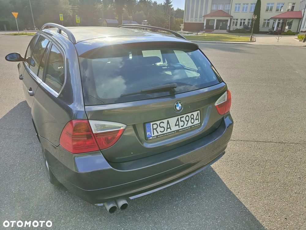 BMW Seria 3 325xi - 11