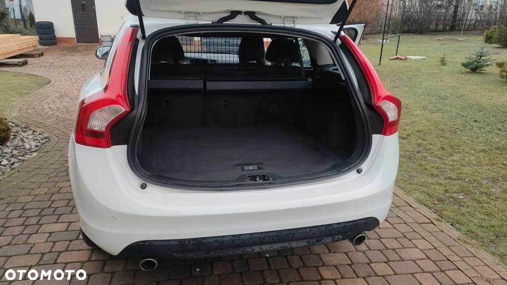 Volvo V60 D5 AWD Geartronic Momentum - 25