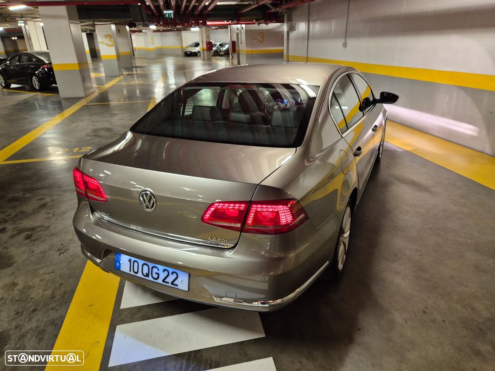 VW Passat 2.0 TDI BlueMotion Highline - 11