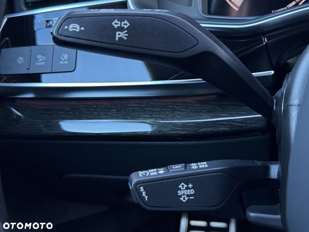 Audi Q8 - 32