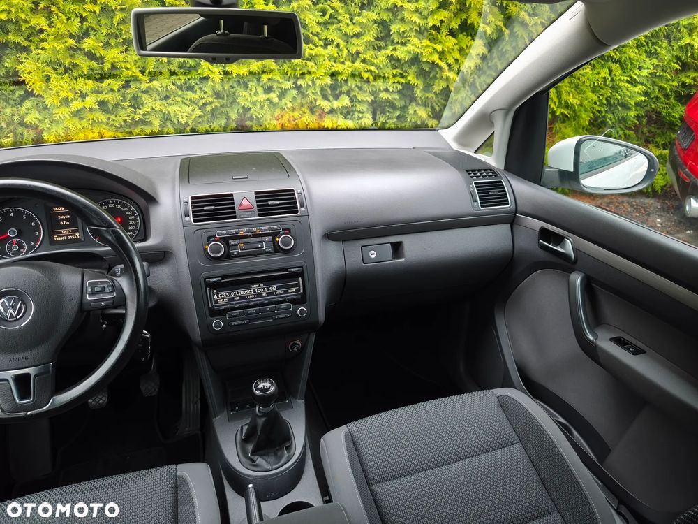 Volkswagen Touran - 23