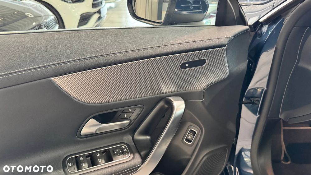Mercedes-Benz CLA 180 Progressive 7G-DCT - 13