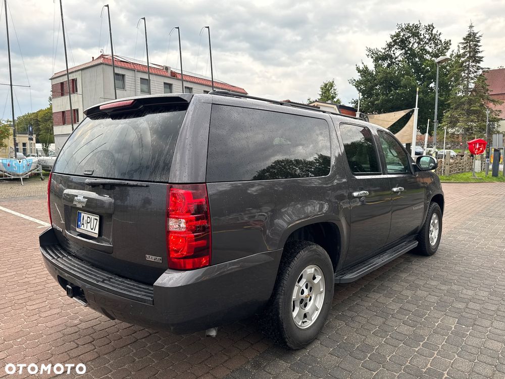 Chevrolet Suburban - 9