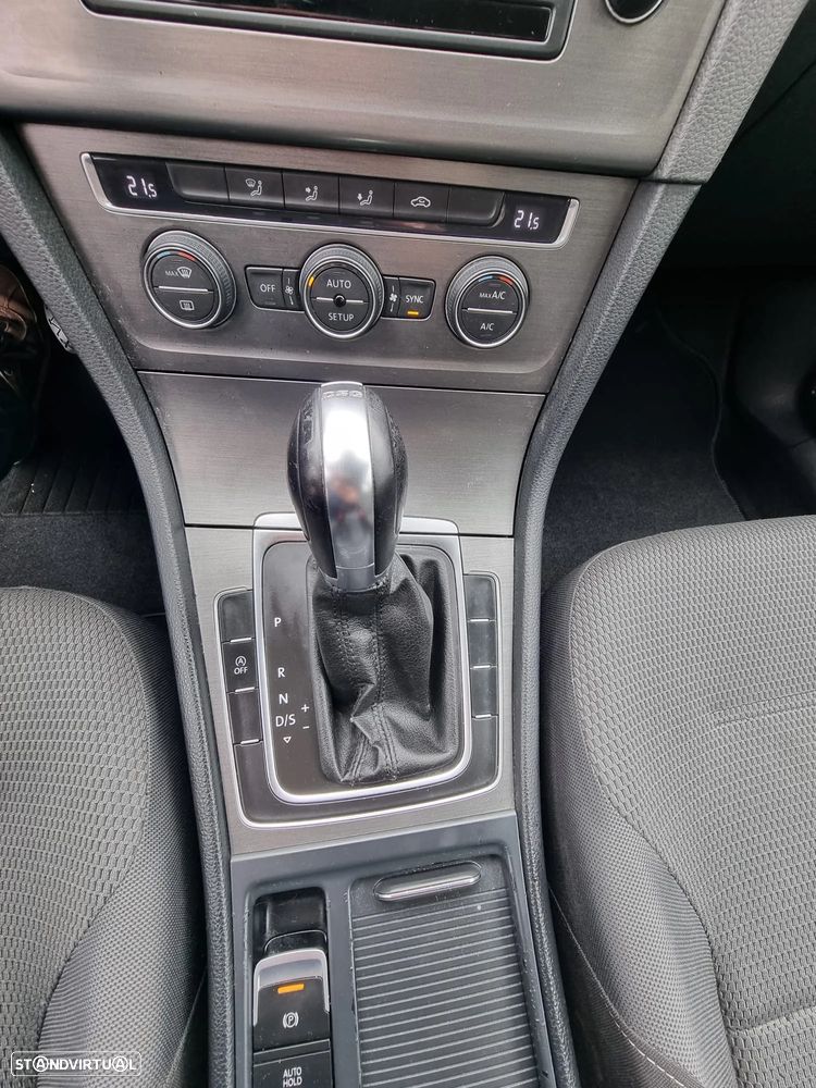 VW Golf 1.6 TDi Highline DSG - 9