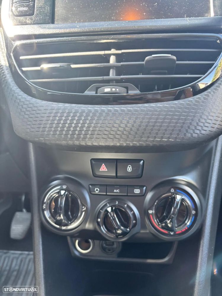 Peugeot 2008 1.2 VTi Allure - 25