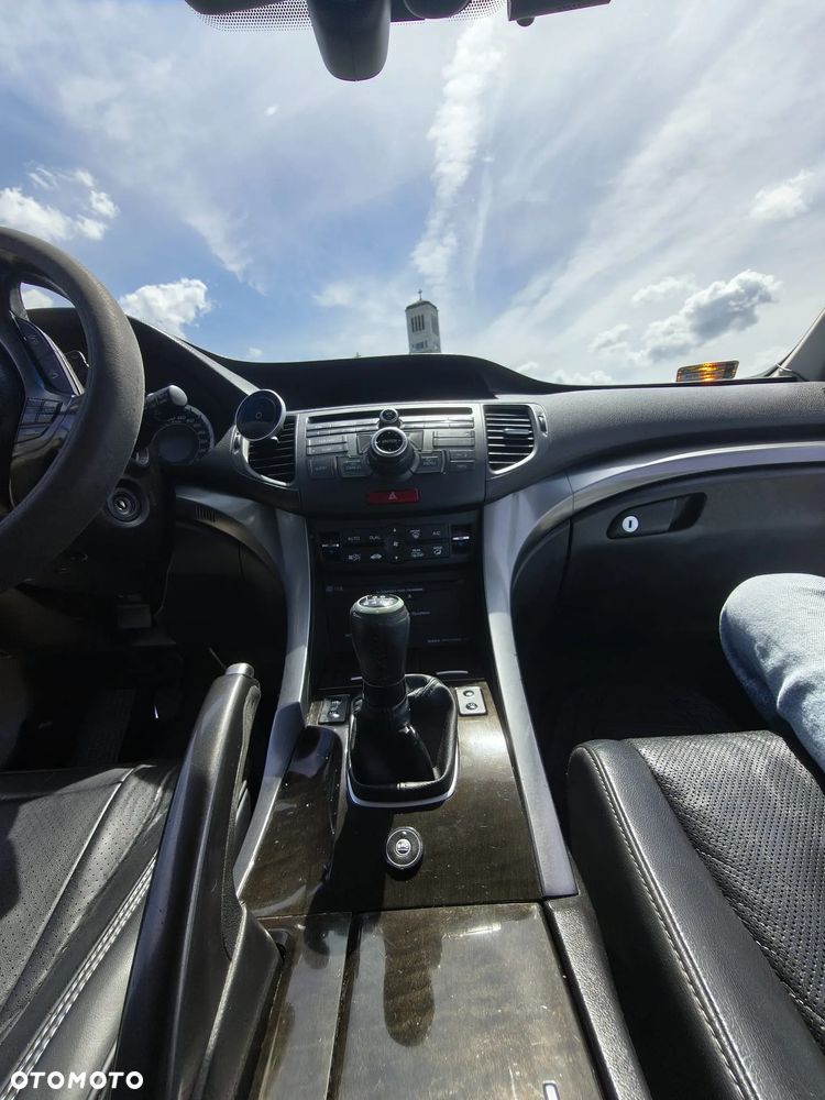 Honda Accord 2.0 Executive Nav - 21