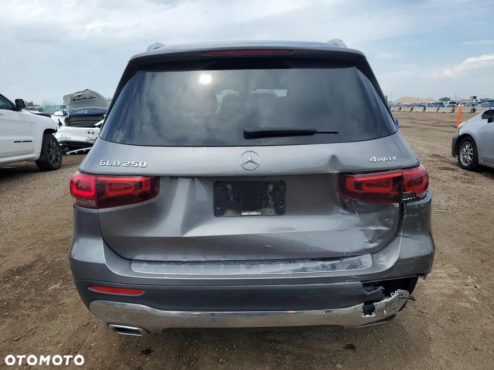 Mercedes-Benz GLB 250 4Matic 8G-DCT - 6