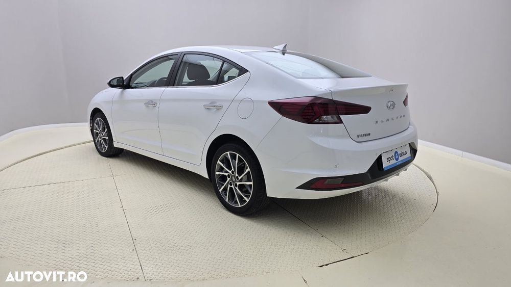Hyundai Elantra - 8