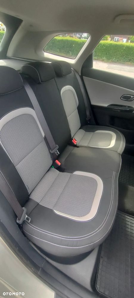 Kia Ceed - 8