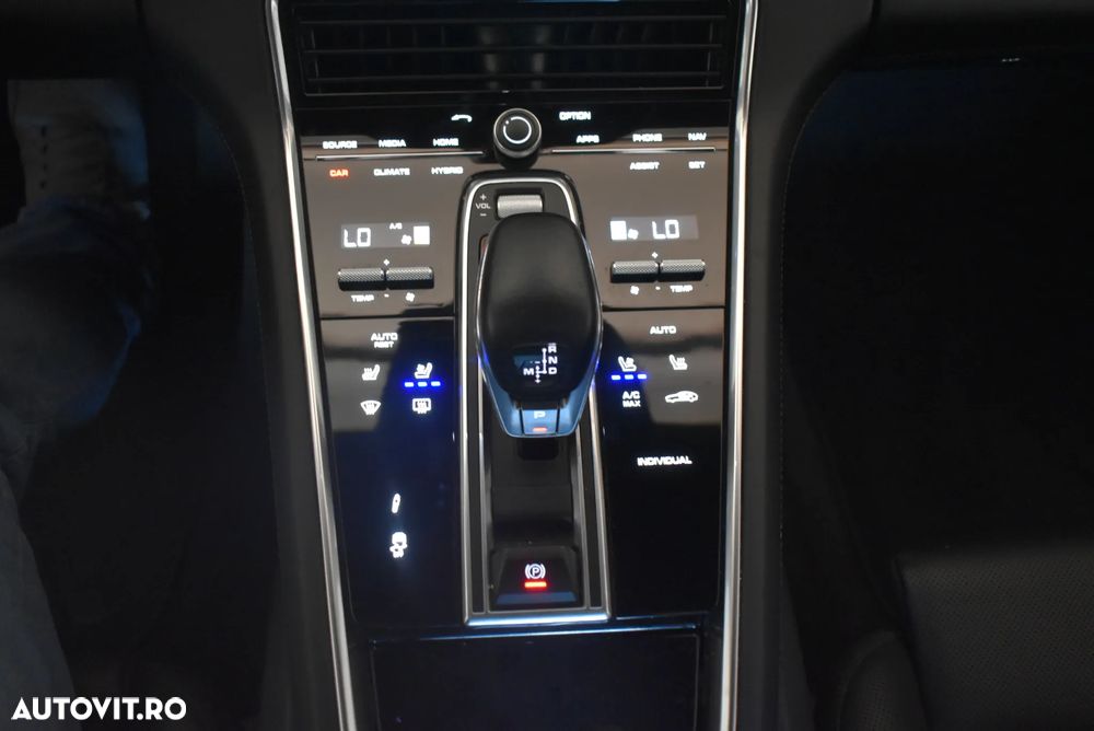 Porsche Panamera 4 E-Hybrid - 25