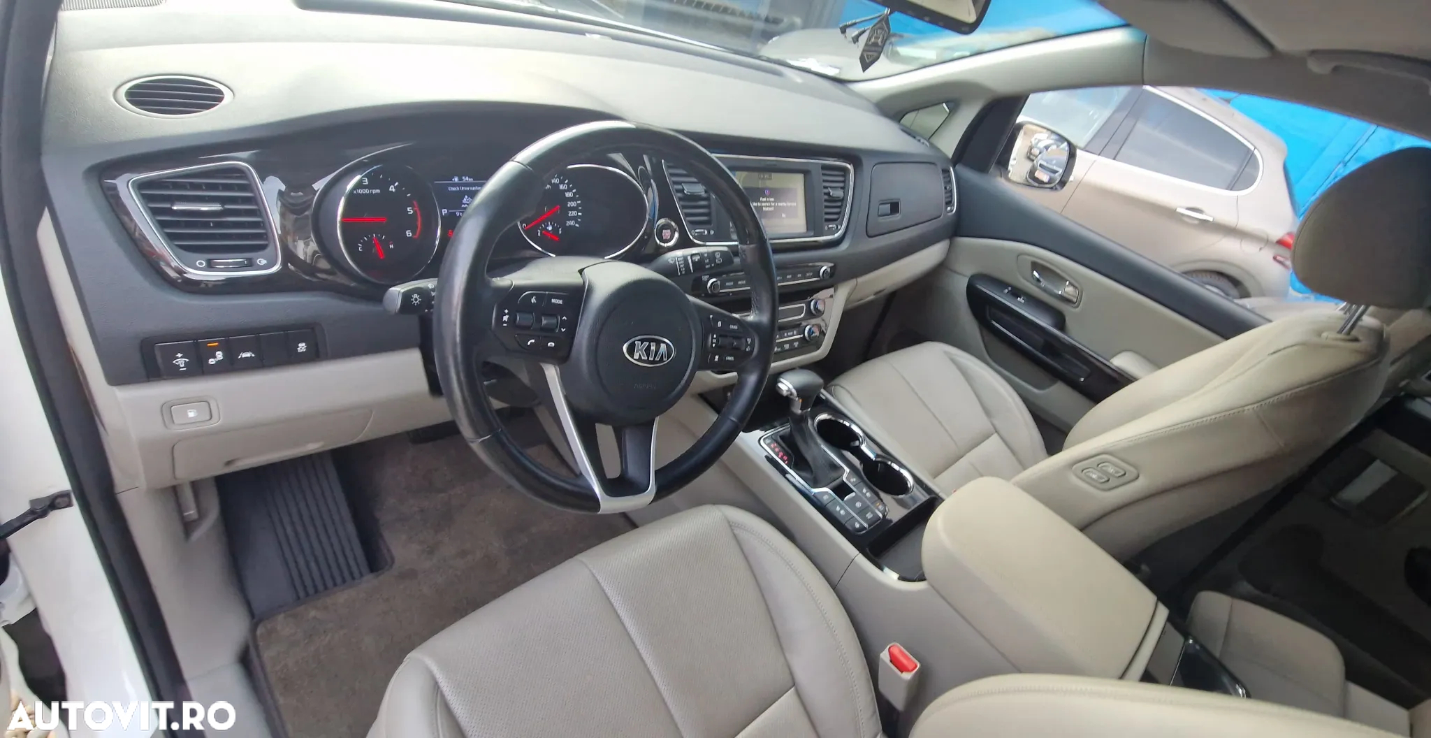 Kia Carnival - 5