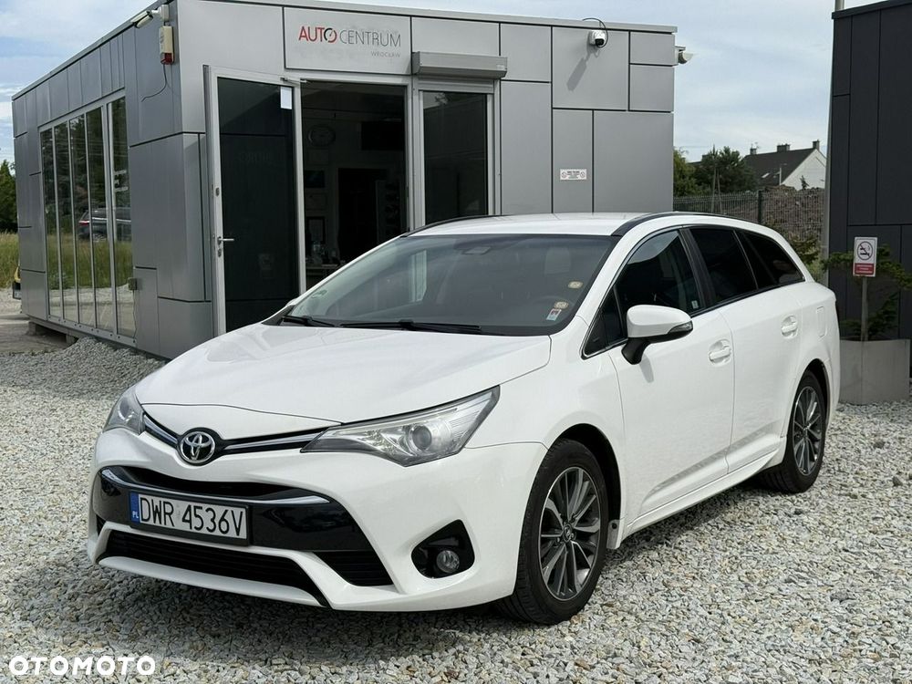 Toyota Avensis 1.6 D-4D Premium - 1