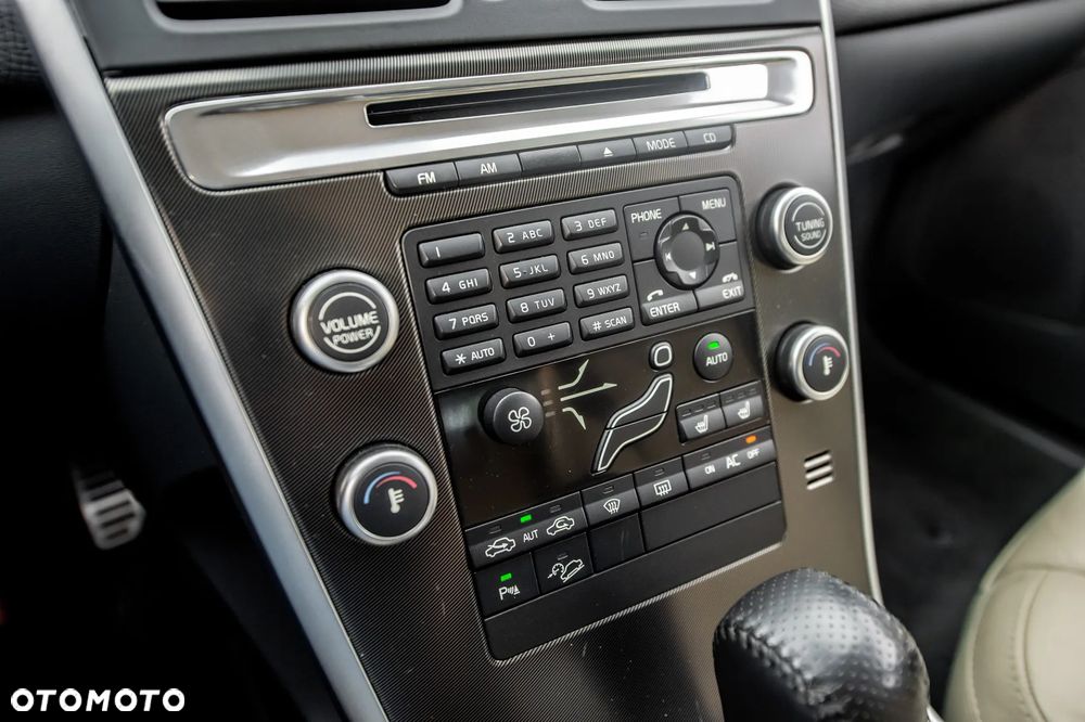 Volvo XC 60 D5 AWD Geartronic Momentum - 23