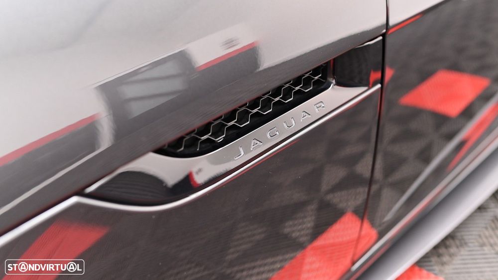 Jaguar F-Type 2.0 i4 Chequered Flag - 7