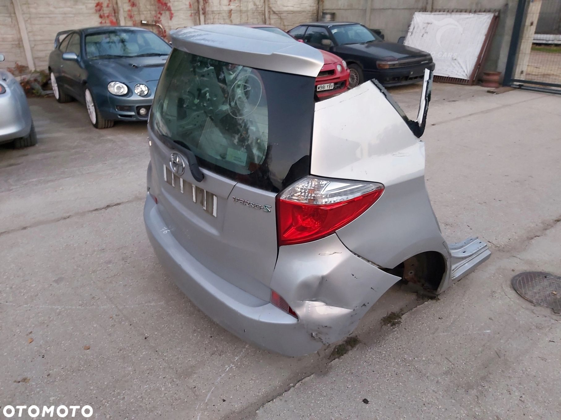 Toyota VERSO S Klapa tył pas tylny ćwiartka - 3