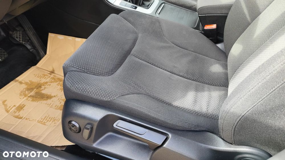 Volkswagen Passat 2.0 TDI Comfortline - 13
