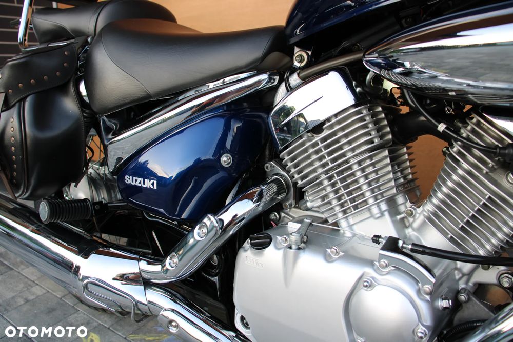 Suzuki Intruder - 8