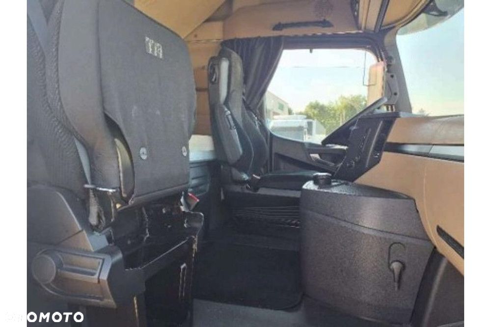 Mercedes-Benz Vehicle Rigid 6x2-2 BDF 7,82 1000 - 3