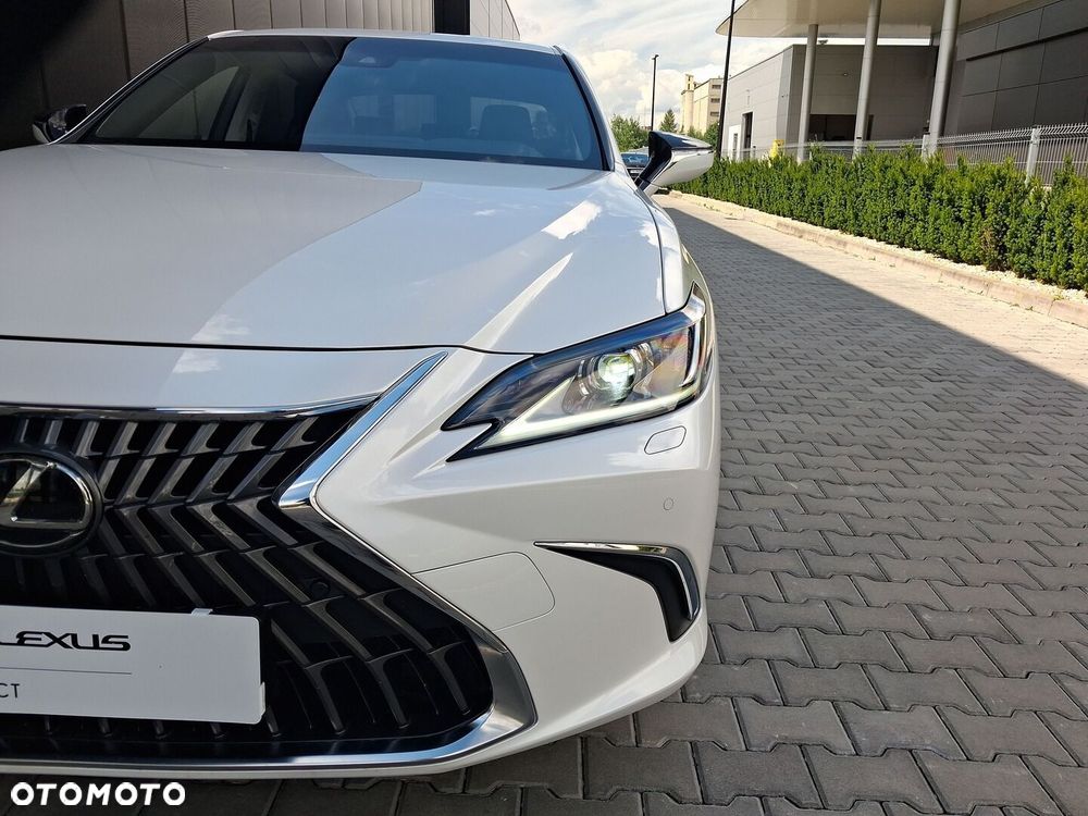 Lexus ES 300h Business Edition - 22