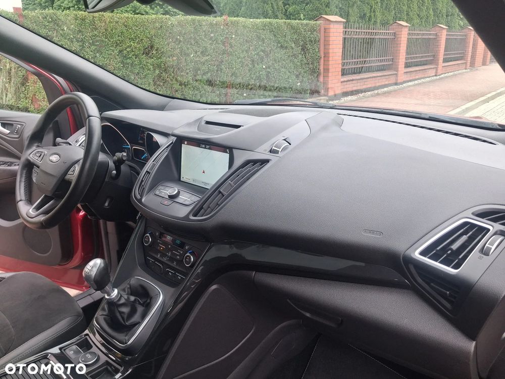 Ford Kuga 1.5 TDCi 2x4 ST-Line - 25