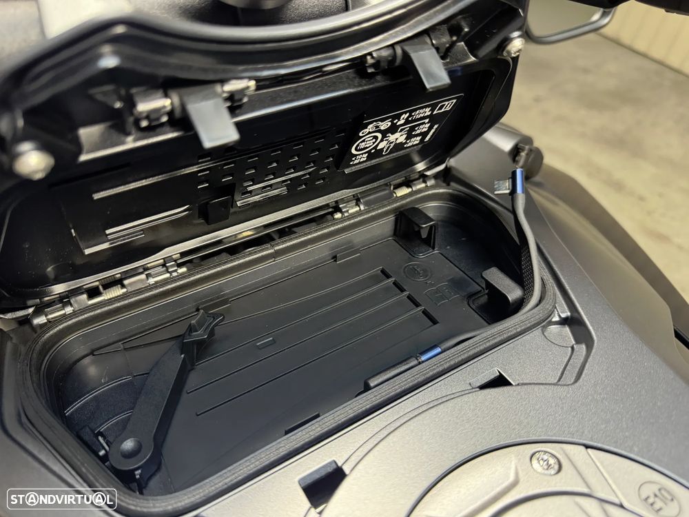BMW R 1300 RT Triple Black - 30