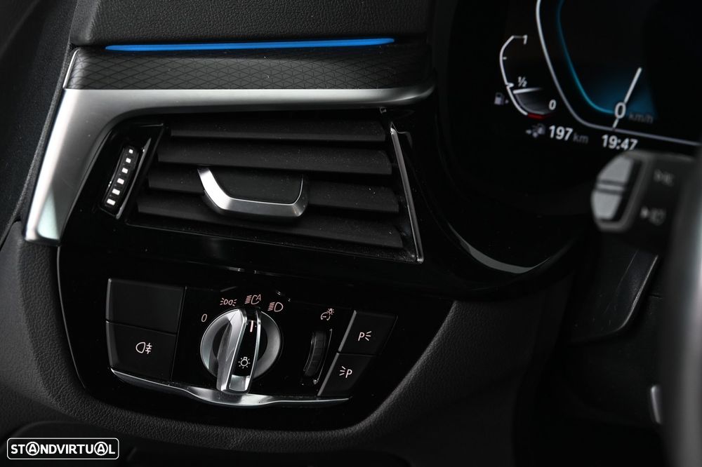 BMW 520 e Pack M - 27