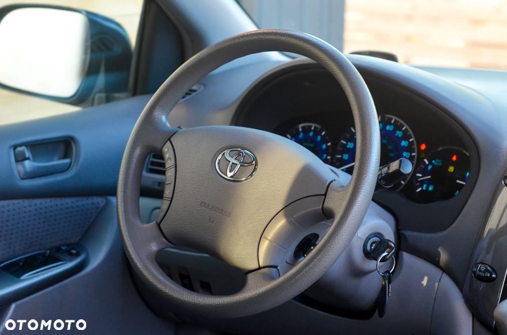 Toyota Sienna - 4