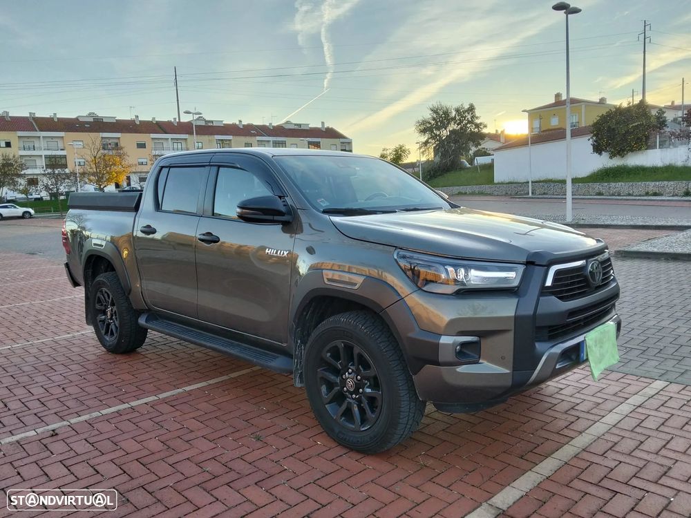 Toyota Hilux 2.8 D-4D 4WD Invincible TA - 4