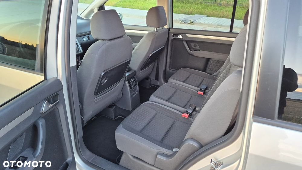 Volkswagen Touran 2.0 TDI Highline - 23