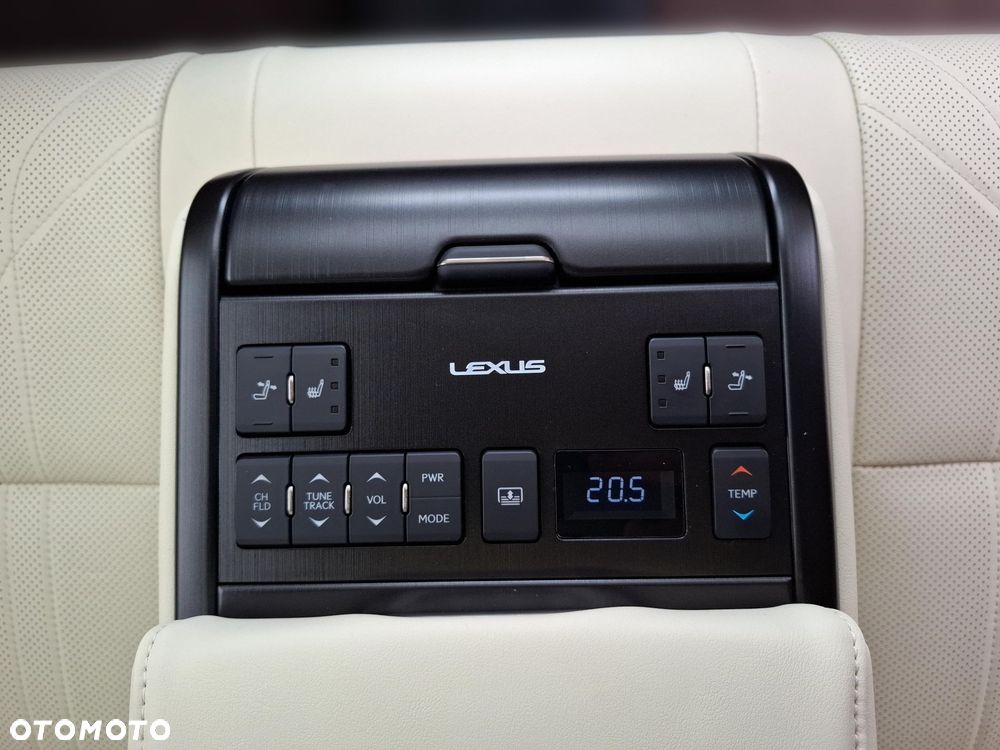 Lexus ES 300h Omotenashi - 31