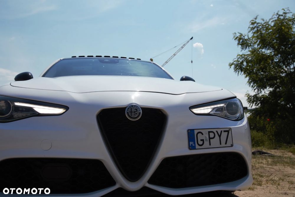 Alfa Romeo Giulia 2.0 Turbo 16V AT8-Q4 Ti - 15