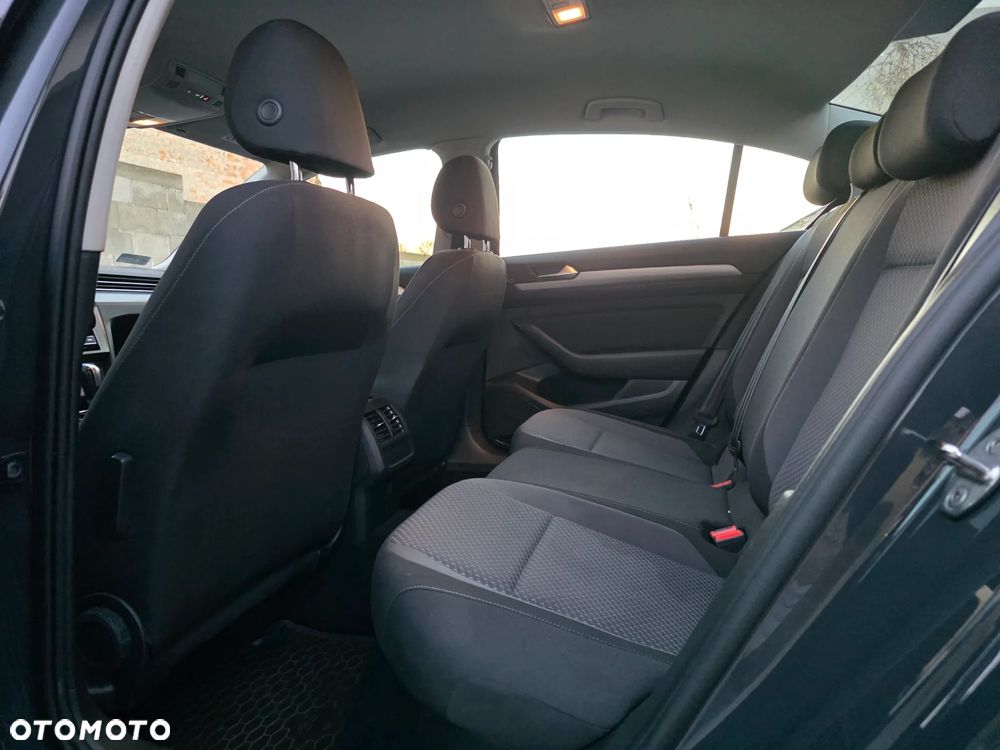 Volkswagen Passat - 21