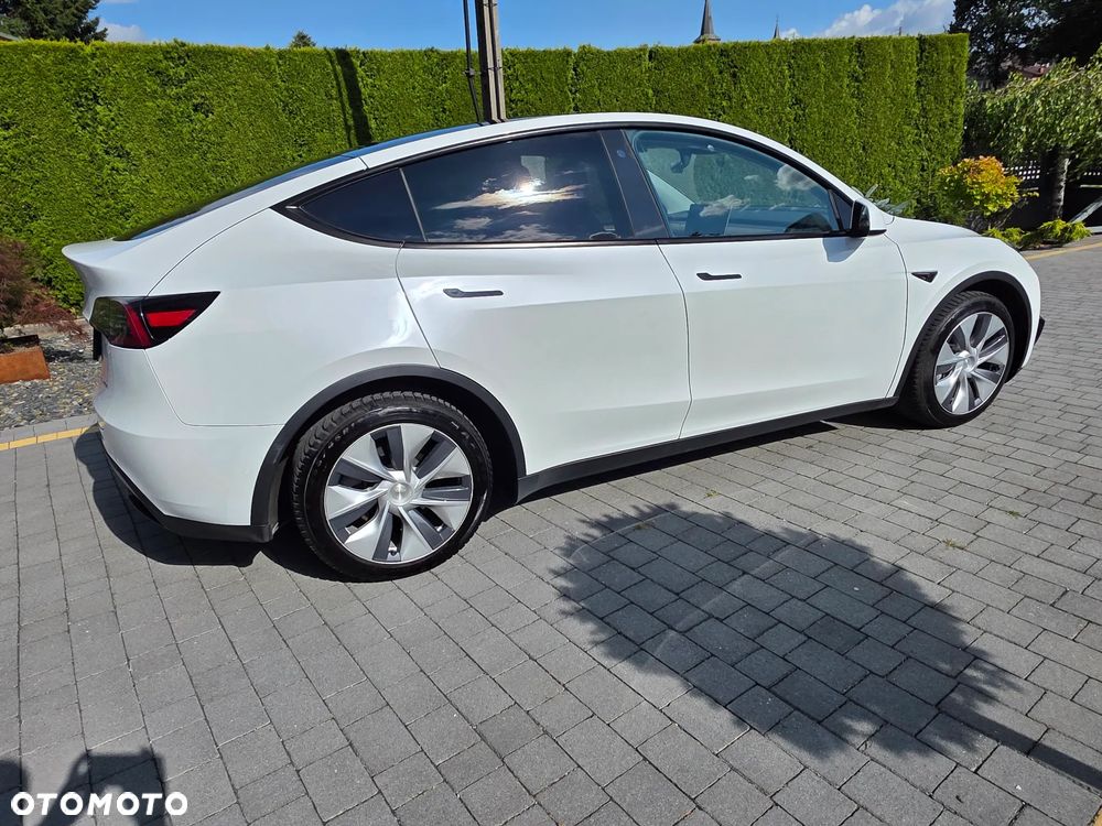 Tesla Model Y Long Range AWD - 13