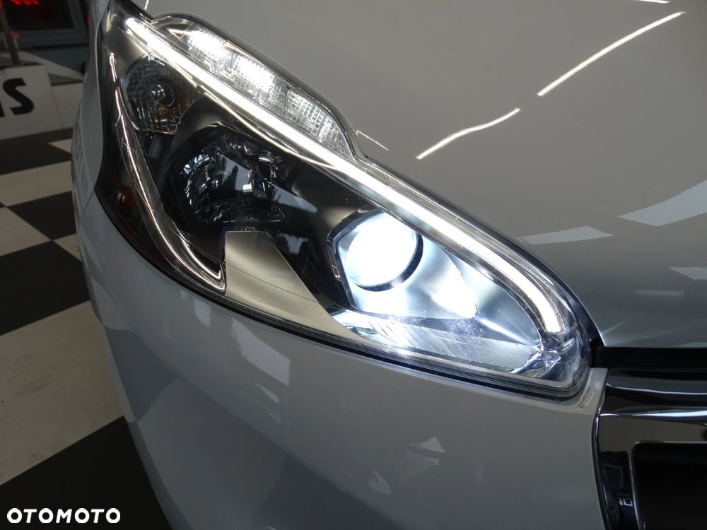 Peugeot 208 82 PureTech Style - 11